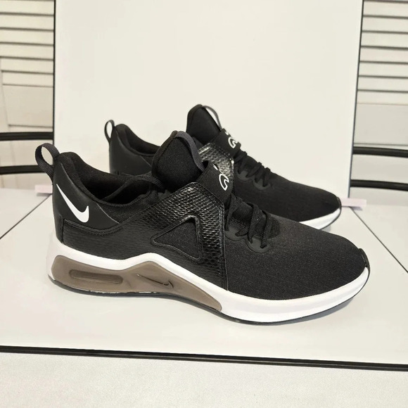 Nike Air Black Training Sneakers – Comfort and Style Combined - Picture 2 of 11